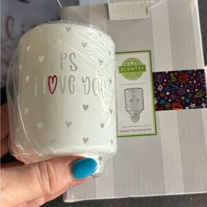 Scentsy Sweet Sentiments - BNIB!